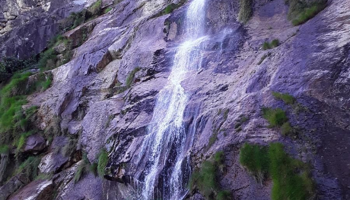 Cachoeira do Quartel: Patrimônio Natural do Distrito de Inhames - Imagem: 00.jpg